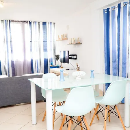 Daisy 2 Bedroom Апартаменти