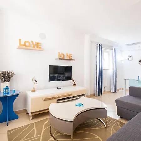 Апартаменти Daisy 2 Bedroom *