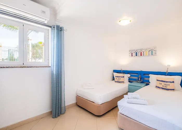 Daisy 2 Bedroom דירה