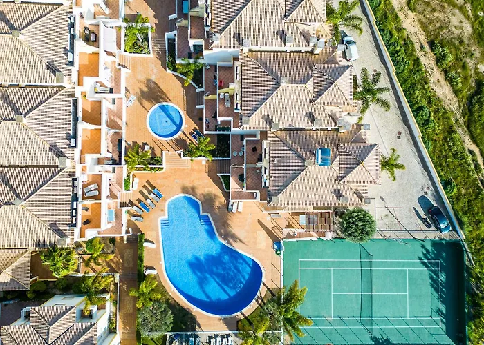 Daisy 2 Bedroom דירה